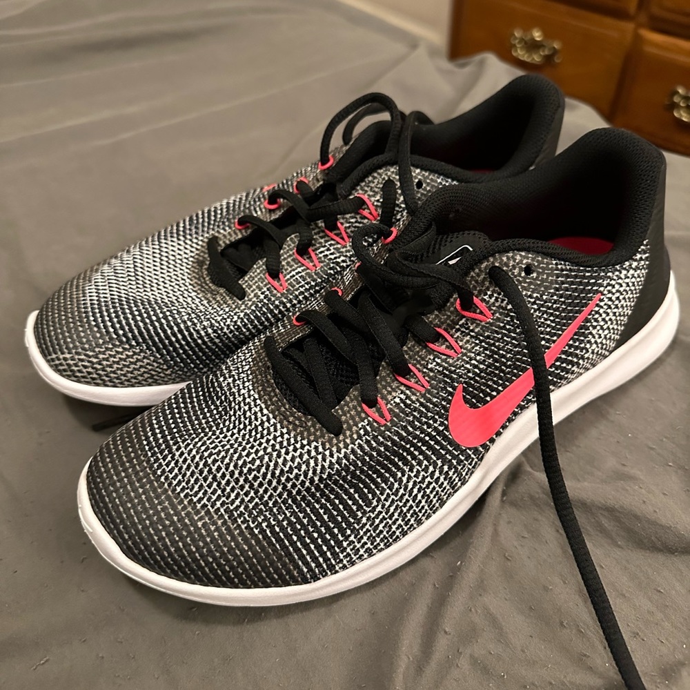 Nike Flex RN 2018 in size 7Y never been worn